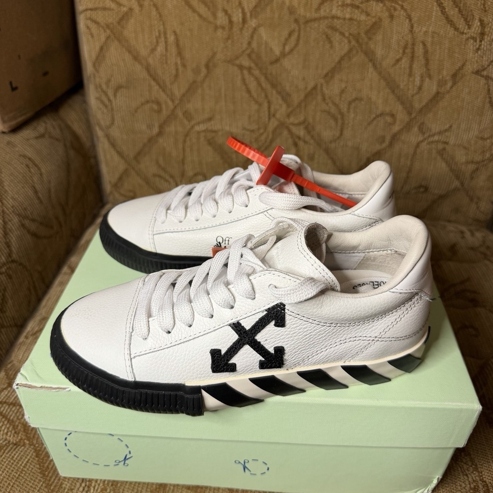 Off-White Low Top Vulcanized Sneaker Black White Women's US 7 EU 37